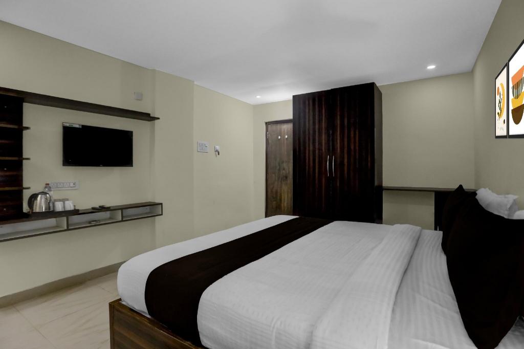 Amaravati hotel room with clean modern setup